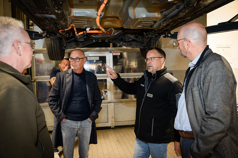 E-Batterie unter einem Golf V